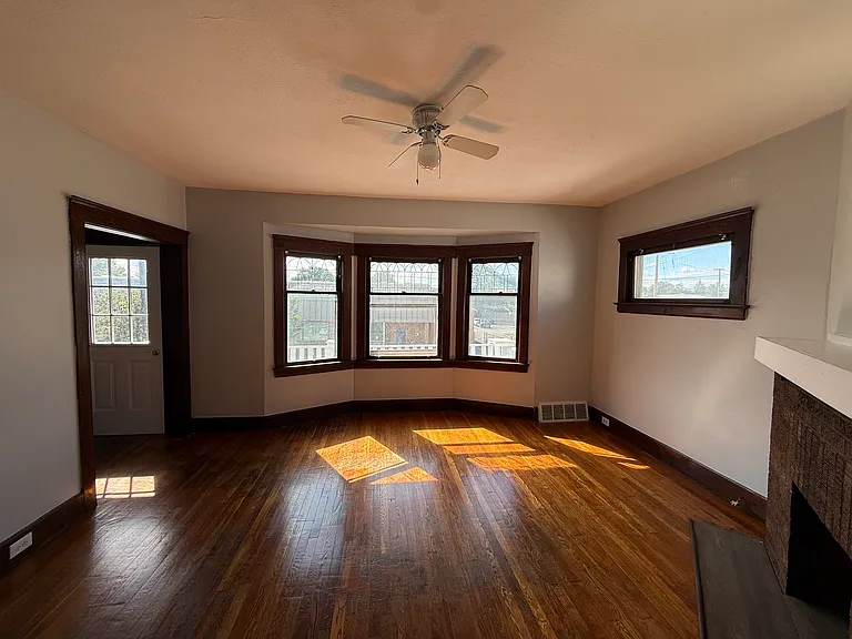 3129 W 98th St #UP — Photo 2
