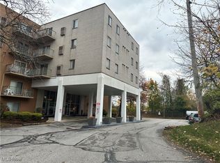 3675 Clague Rd UNIT 401, North Olmsted, OH