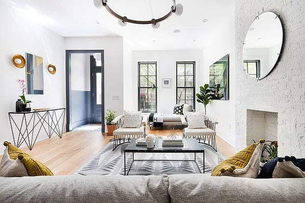 Sold by Compass | media 1