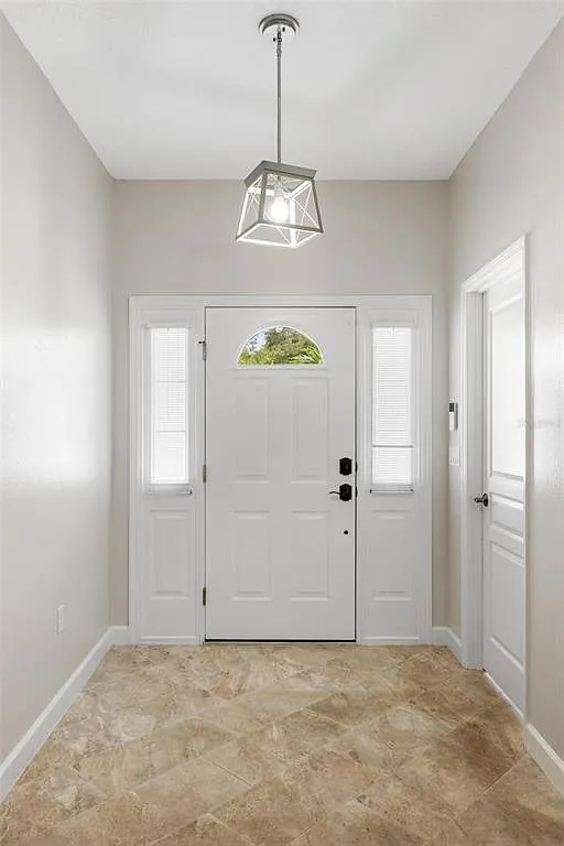 4 bed, 2.0 bath, 1975 sqft, $4,500 — Photo 3