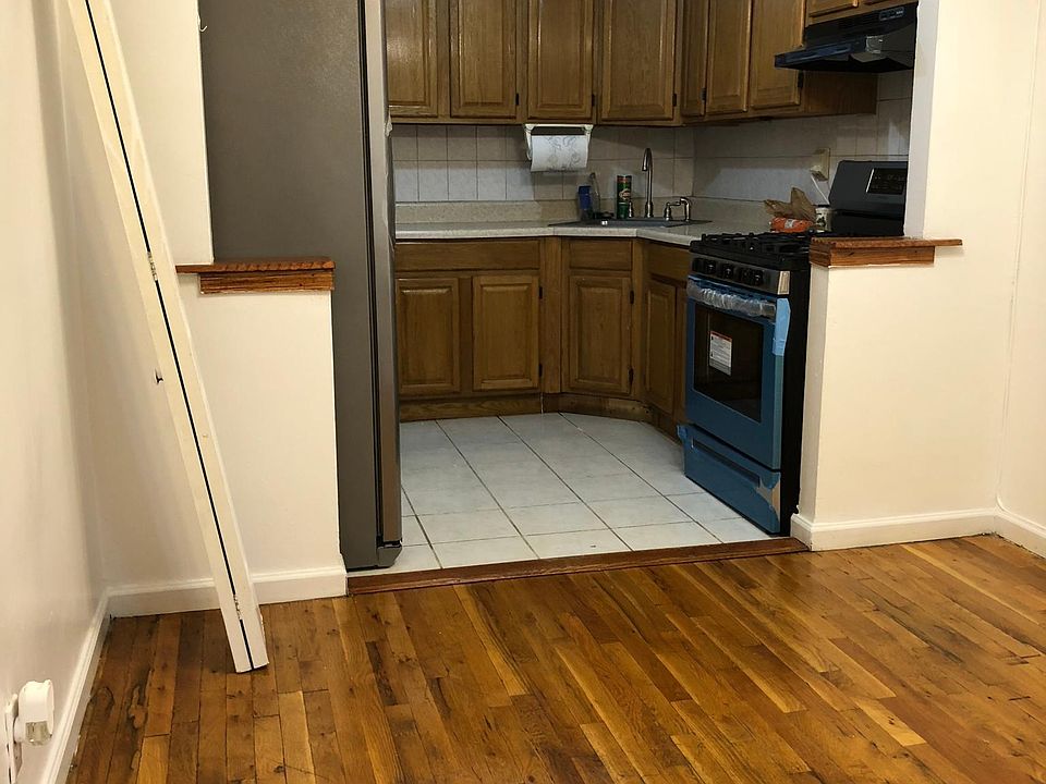 2nd image of 2043 E 60th St