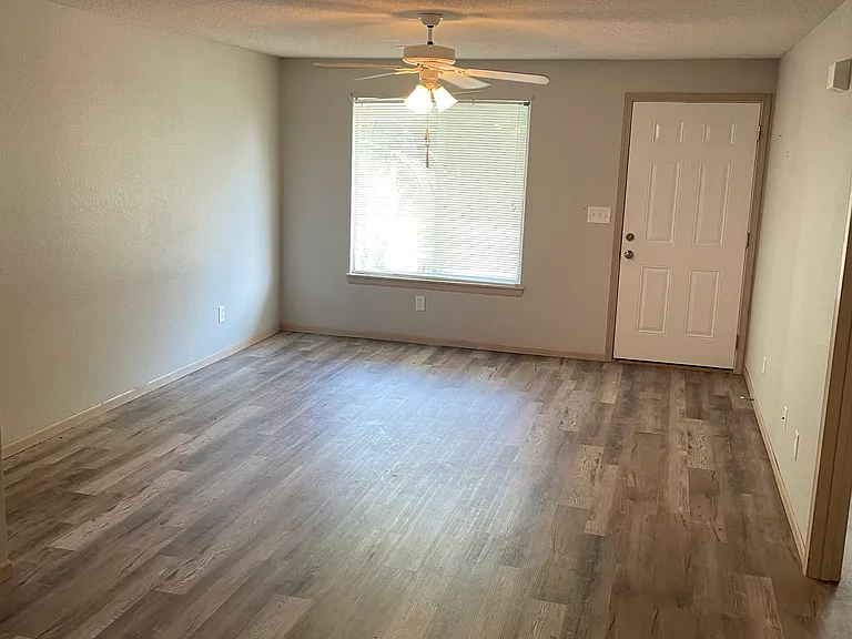 1503 Shagbark Ln #M — Photo 8