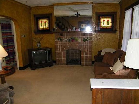 5th image of 2303 Bensonia Ave