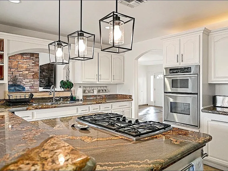 7641 Warren Vista Ave — Photo 2