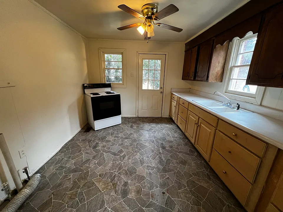 320 Woodmarsh Ln