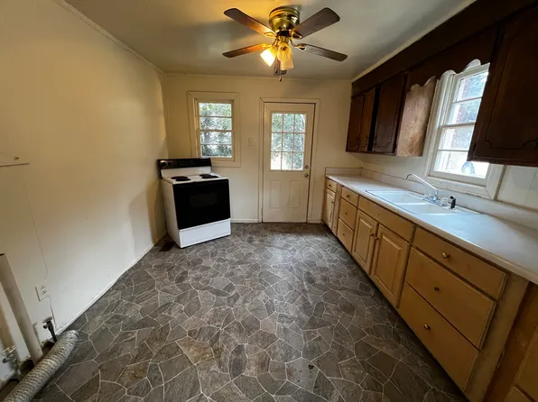 320 Woodmarsh Ln, Walhalla, SC 29691