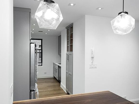 4th image of 875 W End Ave APT 4A