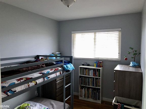 4th image of 38497 Littlefield Dr
