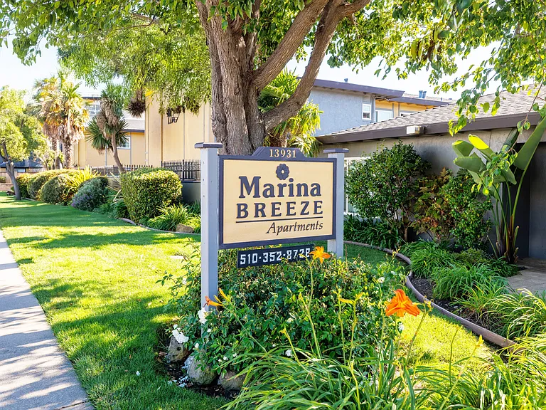 Marina Breeze Apartments — Photo 10