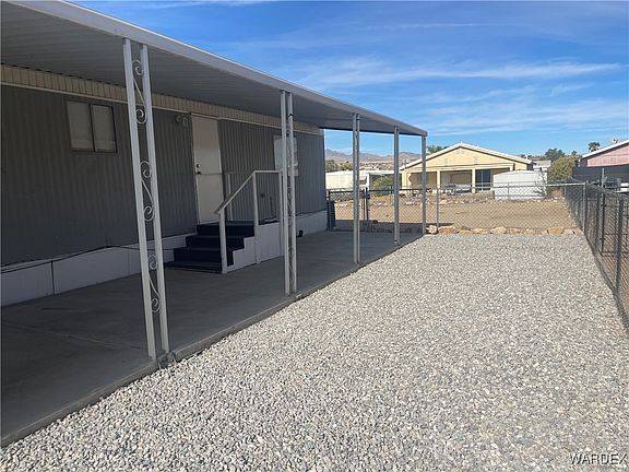 3rd image of 945 Glen Drive