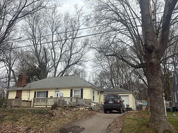 2nd image of 2704 Wellington Rd