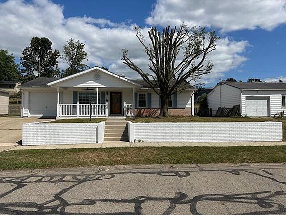 3rd image of 518 Shoshone Dr