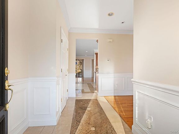 5th image of 44 Hillwood Pl