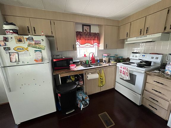 3rd image of 180 Casebier St
