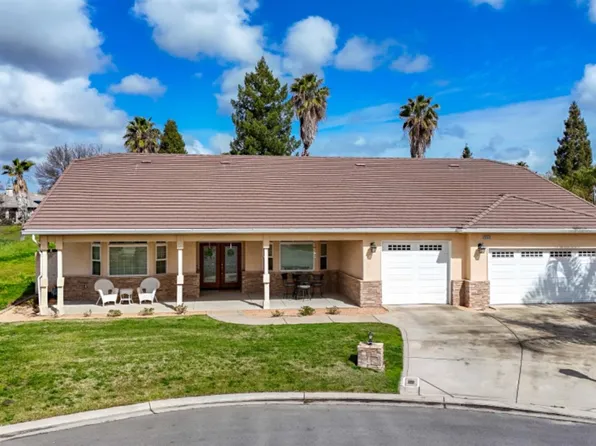 8340 Lakeshore Dr, Chowchilla, CA 93610