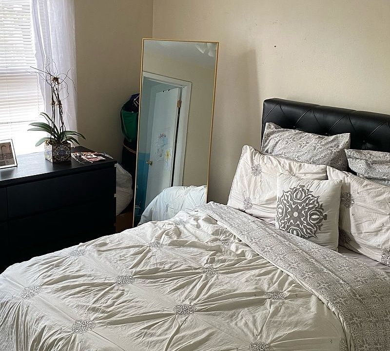 2nd image of 2160 29th St #3
