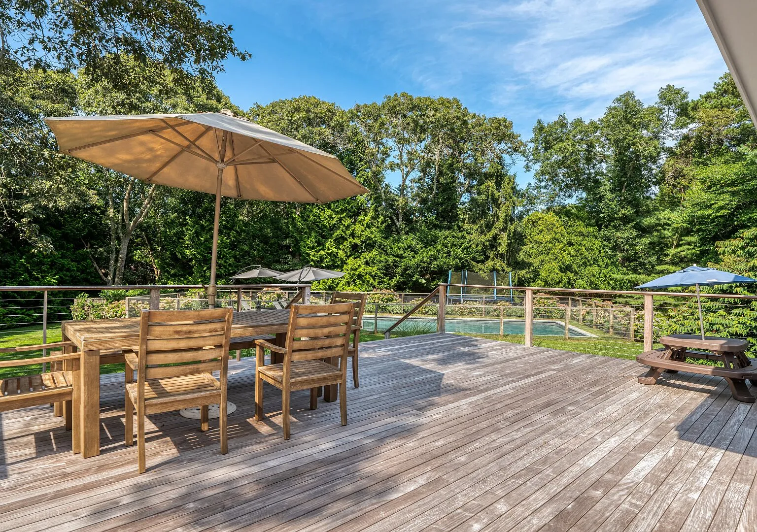 Renovated ranch, heated pool, hot tub, close to Georgica Beach — Photo 4