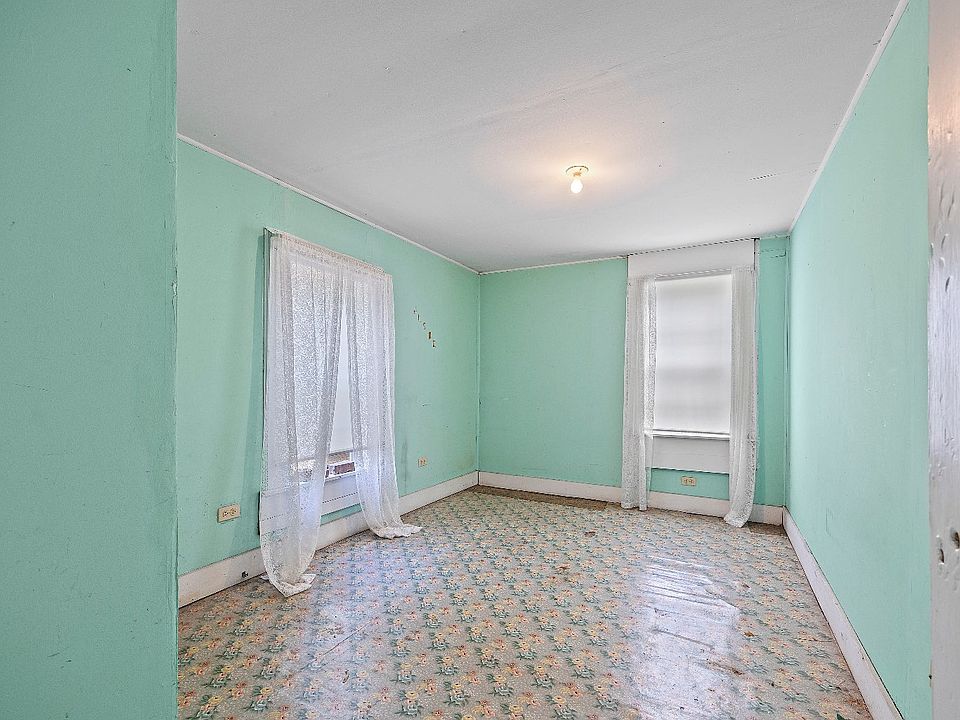 13th image of 220 Green Ave SW
