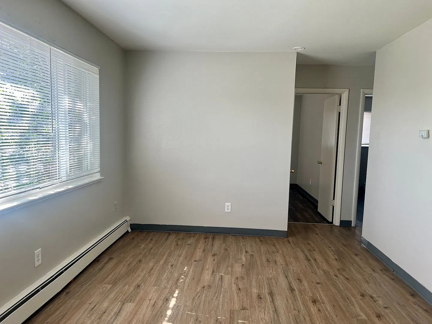 2Bedroom 1Bathroom Top Floor Corner Unit in Westminster — Photo 3