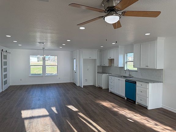 3rd image of 204 N Wiebusch St