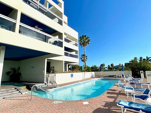 3rd image of 4501 Laguna Dr #204