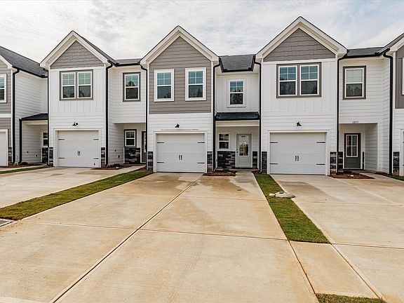 3rd image of 1090 Linsmore Avenue