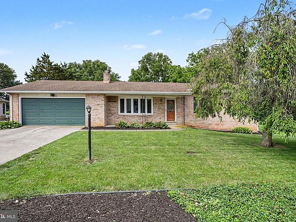 2nd image of 909 Spring Cir