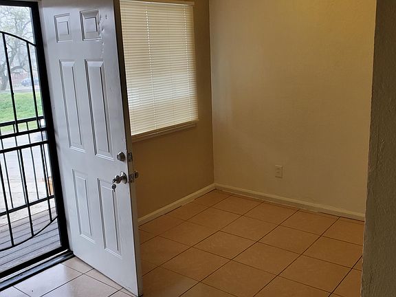 2nd image of 2570 Traction Ave #6
