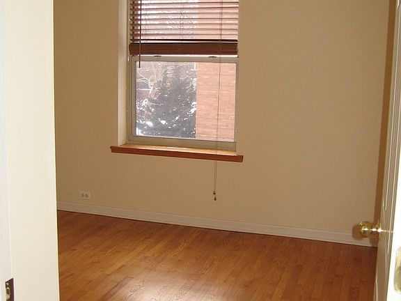4th image of 4935 N Wolcott Ave APT 2B