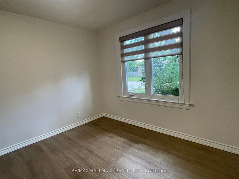116 Cartier Cres #MAIN FLOOR — Photo 13
