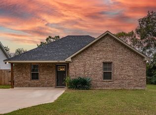 518 W Hull St, Denison, TX 75020