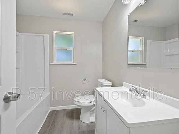 5th image of 806 Picket Way