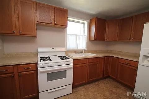 4th image of 1305 Koch St