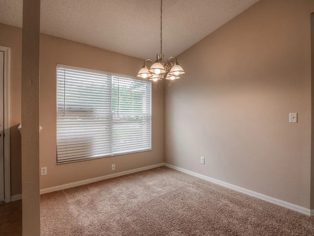 3 bed, 2.0 bath, 1585 sqft, $3,230 — Photo 4