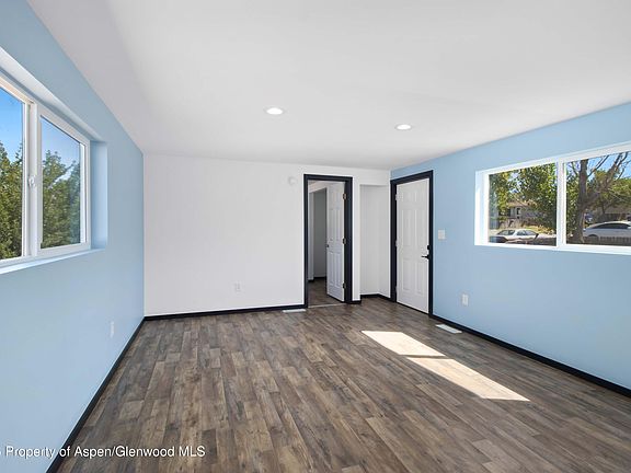 4th image of 22 E Silverbell Pl