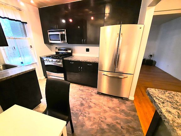 4th image of 2229 Knapp St #3J