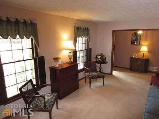 3rd image of 207 Chateau Dr
