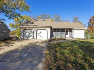 908 SE 5th Ter, Lees Summit, MO 64063