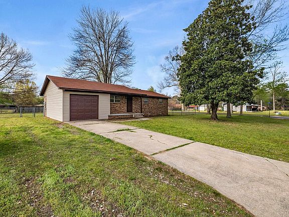 3rd image of 55 Oak Meadows Dr