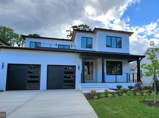 2142 Hilltop Pl, Falls Church, VA 22043