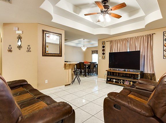 3rd image of 2432 Flipper Dr