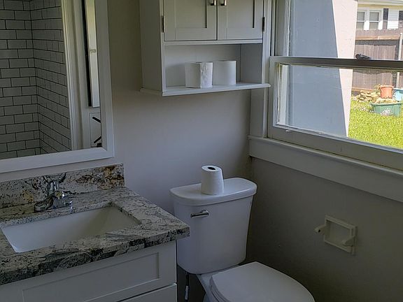 Bath Sink & Toilet