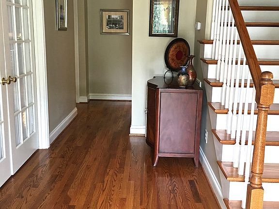 3rd image of 945 Blackstone Dr