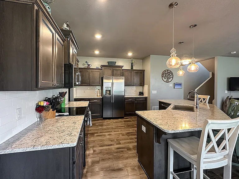 Kitchen and Eat In Area