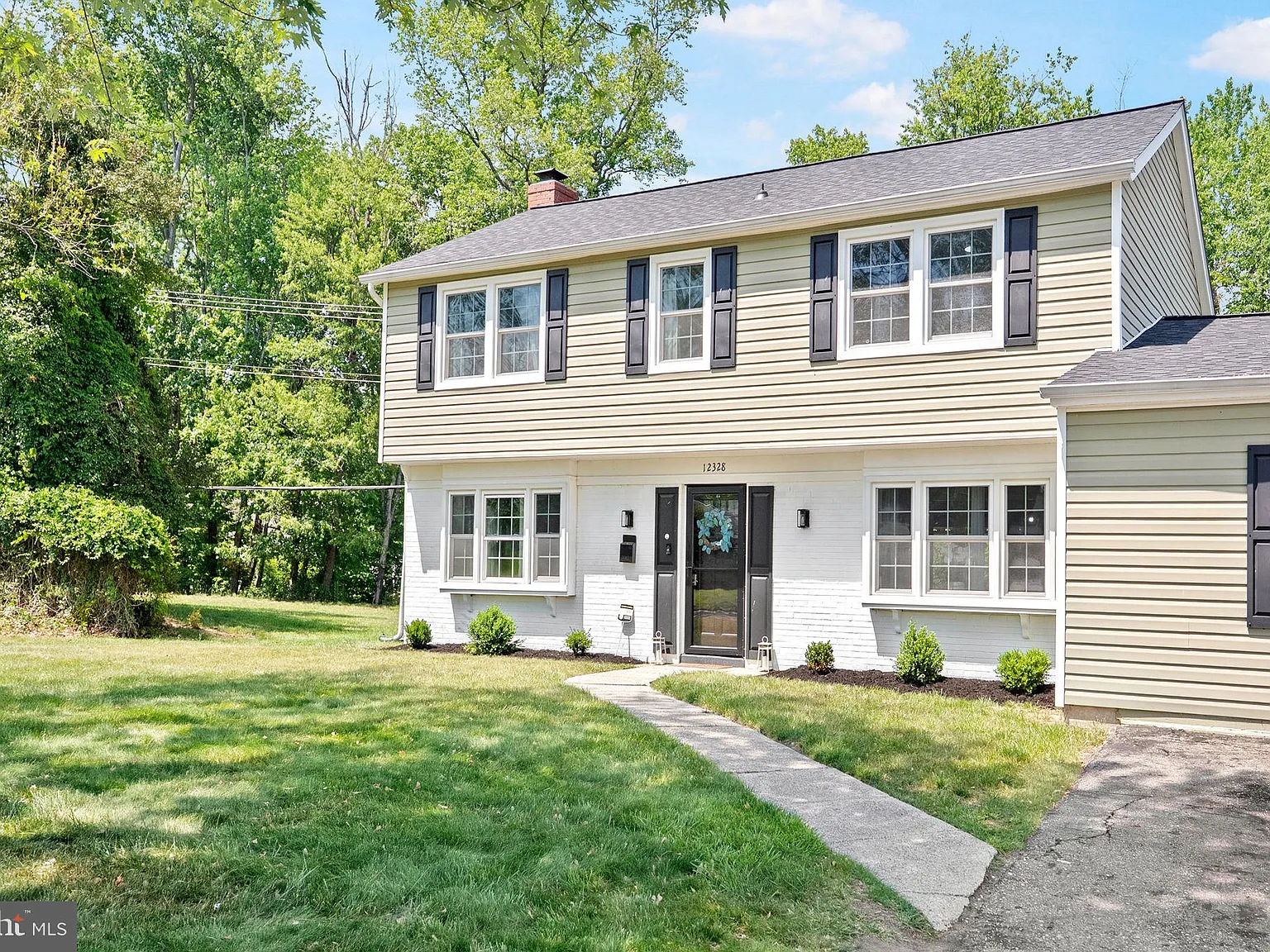 5 bed, 3.5 bath, 2400 sqft, $3,900 — Photo 4