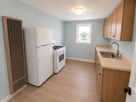 3rd image of 1192 Kenmore Ave APT 2
