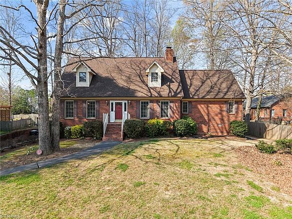 3rd image of 1725 Huntington Woods Ct