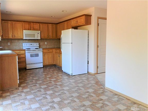 4th image of 1415 S 90th Street Ct