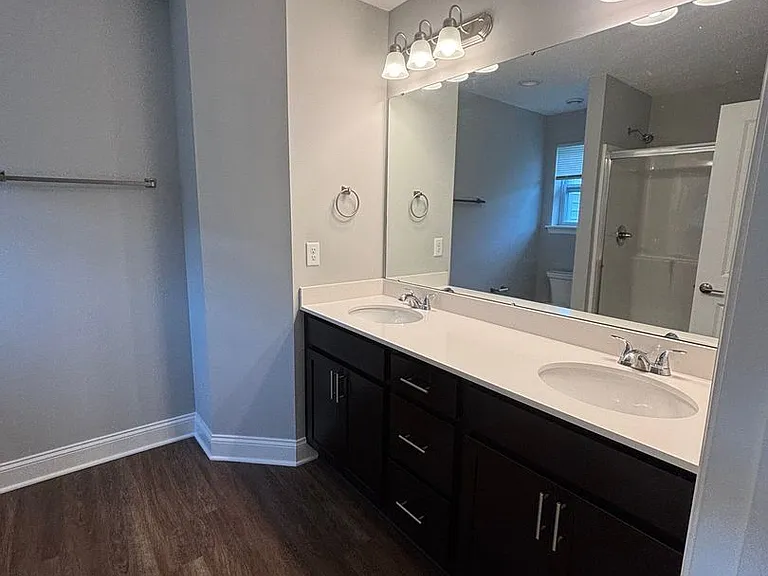 70 Hawthorne Dr — Photo 11