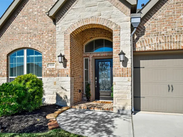 3539 Whitman Dr, Iowa Colony, TX 77583